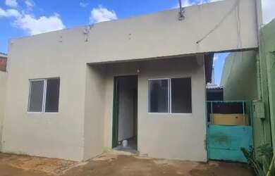 Imagem: A casa possui 2 Dormitórios, 1 Banheiro, 2 Vagas na garagem