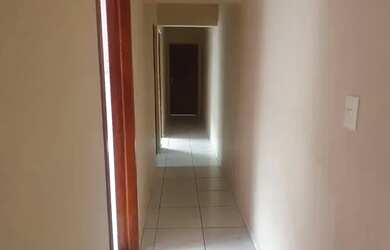 Imagem: A casa possui 2 Dormitórios, 1 Banheiro e está localizado