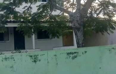 Imagem: A casa possui 4 Dormitórios, 4 Banheiros, 3 Vagas na garagem