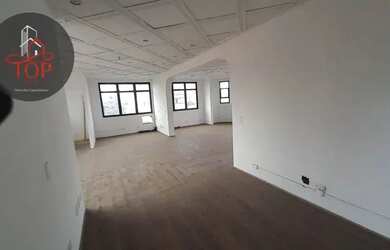 Imagem: O depósito possui 2 Vagas na garagem, 90m² de Área e está