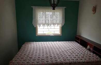 Imagem: A casa possui 4 Dormitórios, 3 Banheiros, 2 Vagas na garagem