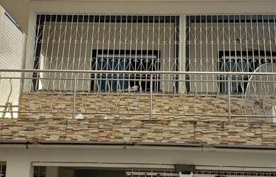 Imagem: A casa possui 4 Dormitórios, 3 Banheiros, 3 Vagas na garagem