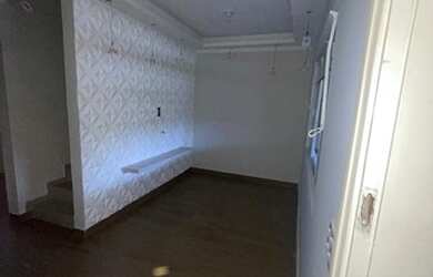 Imagem: A casa possui 3 Dormitórios, 2 Banheiros, 1 Vaga na garagem