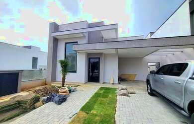 Imagem: A casa em condomínio possui 3 Dormitórios, 4 Banheiros, 4