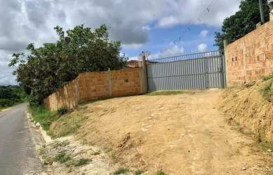 Imagem: A casa possui 4 Dormitórios, 2 Banheiros e está localizado