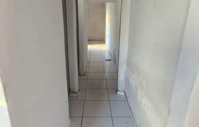 Imagem: A casa possui 2 Dormitórios e 1 Banheiro e está localizado