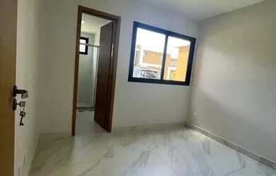 Imagem: A casa possui 2 Dormitórios, 3 Banheiros, 1 Vaga na garagem