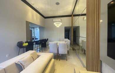 Imagem: A casa possui 3 Dormitórios, 2 Banheiros e 3 Vagas na garagem