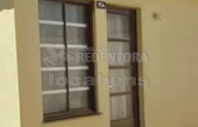 Imagem: A casa possui 2 Dormitórios, 1 Banheiro, 2 Vagas na garagem