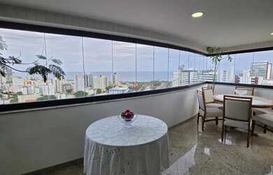 Imagem: O apartamento possui 4 Dormitórios, 2 Banheiros, 4 Vagas na