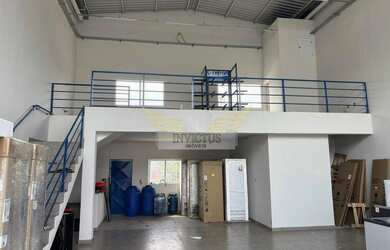 Imagem: O depósito possui 5 Vagas na garagem, 352m² de Área e está