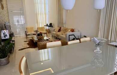 Imagem: A casa em condomínio possui 5 Dormitórios, 5 Banheiros, 4