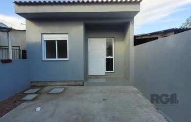 Imagem: A casa possui 3 Dormitórios, 1 Banheiro, 2 Vagas na garagem