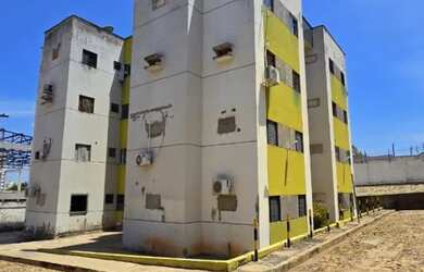 Imagem: O apartamento possui 3 Dormitórios, 1 Banheiro, 1 Vaga na garagem