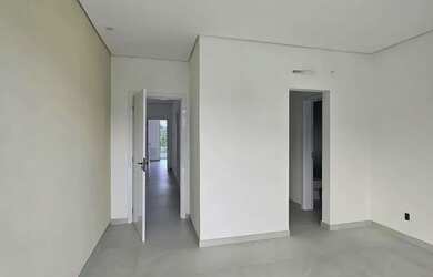 Imagem 8: Casa Duplex no Quinta das Marinas com 3 suítes sendo uma com closet área...