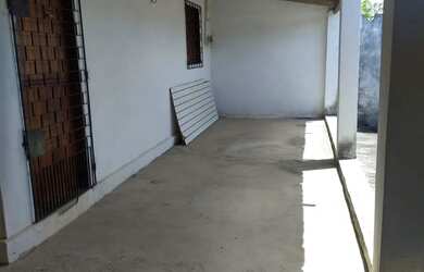 Imagem: A casa possui 2 Dormitórios, 2 Banheiros, 5 Vagas na garagem