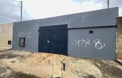 Imagem: A casa possui 2 Dormitórios, 1 Banheiro, 3 Vagas na garagem