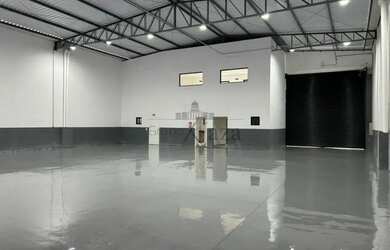 Imagem: O depósito possui 5 Vagas na garagem, 500m² de Área e está