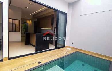 Imagem: A casa possui 3 Dormitórios, 3 Banheiros, 2 Vagas na garagem