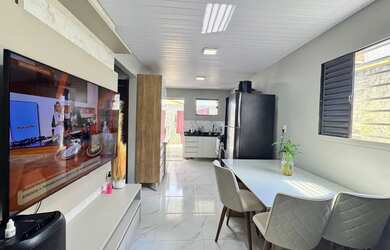 Imagem: A casa em condomínio possui 2 Dormitórios, 1 Banheiro, 2 Vagas