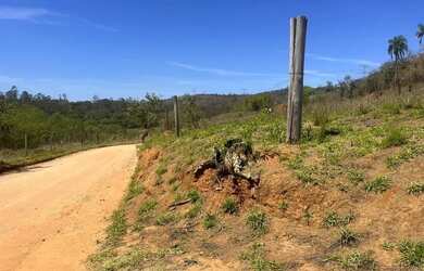 Imagem: O terreno possui 600m² de Área e está localizado em Jardim