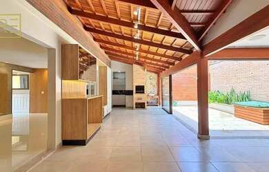 Imagem: A casa em condomínio possui 3 Dormitórios, 4 Banheiros, 4