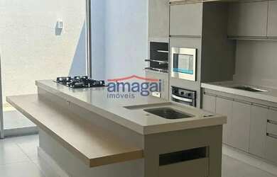 Imagem: A casa em condomínio possui 3 Dormitórios, 3 Banheiros, 3