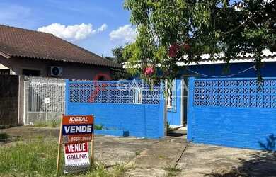 Imagem: A casa possui 2 Dormitórios, 1 Banheiro, 1 Vaga na garagem