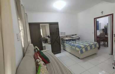 Imagem: A casa possui 2 Dormitórios, 3 Banheiros, 3 Vagas na garagem