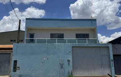 Imagem: O depósito possui 2 Vagas na garagem e 250m² de Área e está