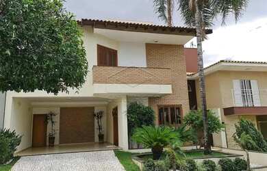 Imagem: A casa em condomínio possui 4 Dormitórios, 5 Banheiros, 2