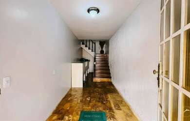 Imagem: A casa possui 5 Dormitórios, 3 Banheiros, 5 Vagas na garagem