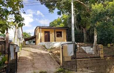 Imagem: A casa possui 2 Dormitórios, 1 Banheiro, 3 Vagas na garagem