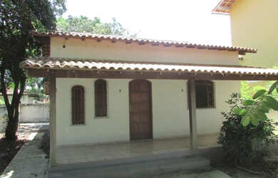 Imagem: A casa possui 2 Dormitórios, 2 Banheiros, 3 Vagas na garagem