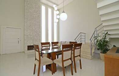 Imagem 4: Casa MODERNA Com Pé Dir.Alto, More a 5 min. Pq.Tingui, Condomínio Fechado, 3 suítes