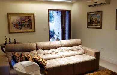 Imagem: A casa em condomínio possui 3 Dormitórios, 4 Banheiros, 2