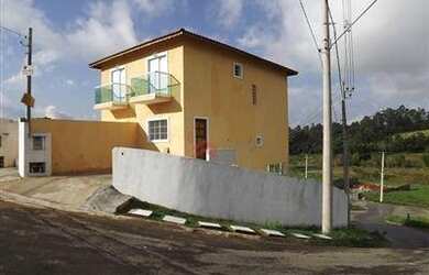 Imagem: A casa em condomínio possui 2 Dormitórios, 1 Banheiro, 3 Vagas