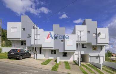 Imagem: A casa possui 2 Dormitórios, 1 Banheiro, 1 Vaga na garagem