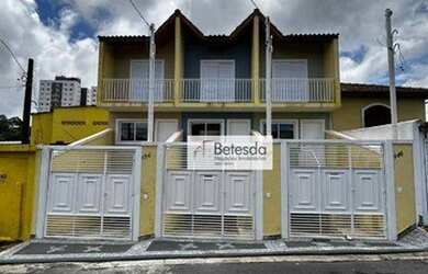 Imagem: A casa possui 3 Dormitórios, 2 Banheiros, 4 Vagas na garagem