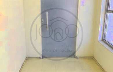 Imagem: O depósito possui 3 Vagas na garagem, 110m² de Área e está