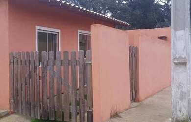 Imagem: A casa possui 1 Dormitório, 1 Banheiro e 200m² de Área e