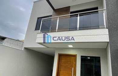 Imagem: A casa à venda possui 3 Dormitórios, 3 Banheiros, 2 Vagas