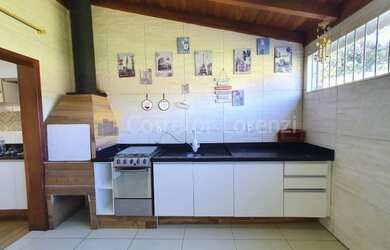 Imagem: A casa em condomínio possui 3 Dormitórios, 2 Banheiros, 2