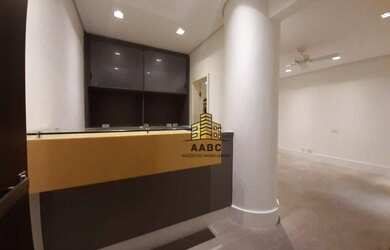 Imagem: O depósito possui 2 Vagas na garagem, 68m² de Área e está