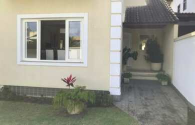 Imagem: A casa em condomínio possui 5 Dormitórios, 4 Banheiros, 4