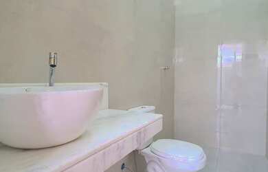 Imagem 8: Casa de condomínio térrea com piscina para venda possui 152 metros quadrados...