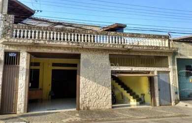 Imagem: A casa possui 3 Dormitórios, 2 Banheiros, 3 Vagas na garagem