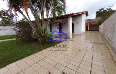 Imagem: A casa possui 4 Dormitórios, 3 Banheiros, 5 Vagas na garagem