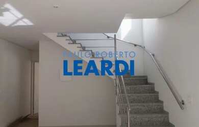 Imagem: A casa possui 3 Dormitórios, 3 Banheiros, 2 Vagas na garagem