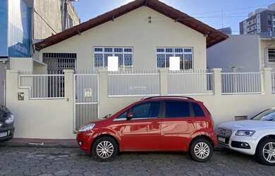 Imagem: A casa possui 3 Dormitórios, 2 Banheiros, 80m² de Área e